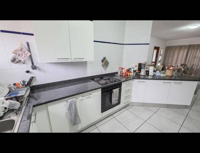 2 BEDROOM APARTMENT FOR SALE IN SUNNINGHILL
